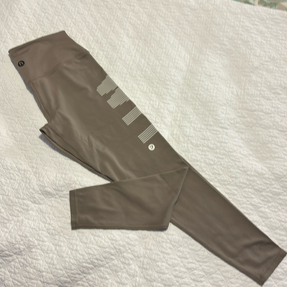 WIT leggings